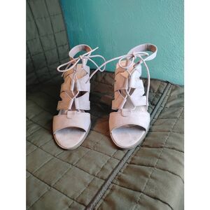 Simply Vera Vera Wang lace up hills. Size 9